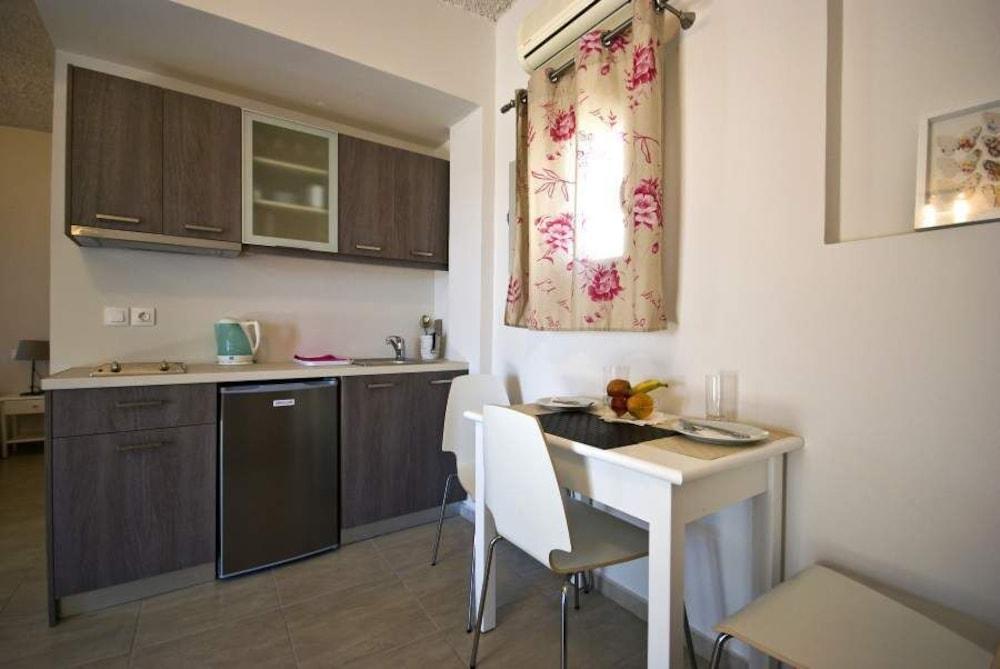 Alafouzos Studios & Apartments Kamári Zewnętrze zdjęcie